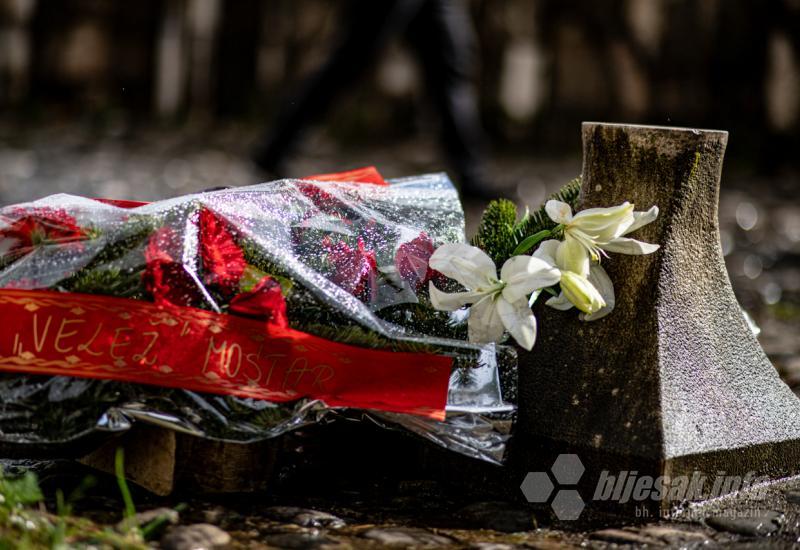 Cvijeće na Partizanskom za Dan neovisnosti - FOTO Cvijeće na Partizanskom za Dan neovisnosti